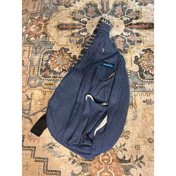 Kavu Sling Bag Comfort Backpack Outdoor Hiking Braided Strap Pineapples - Picture 1 of 13